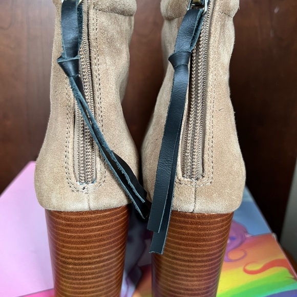 Jeffrey Campbell Tan Suede Rumble Bootie sz 10 BN - Picture 2 of 4